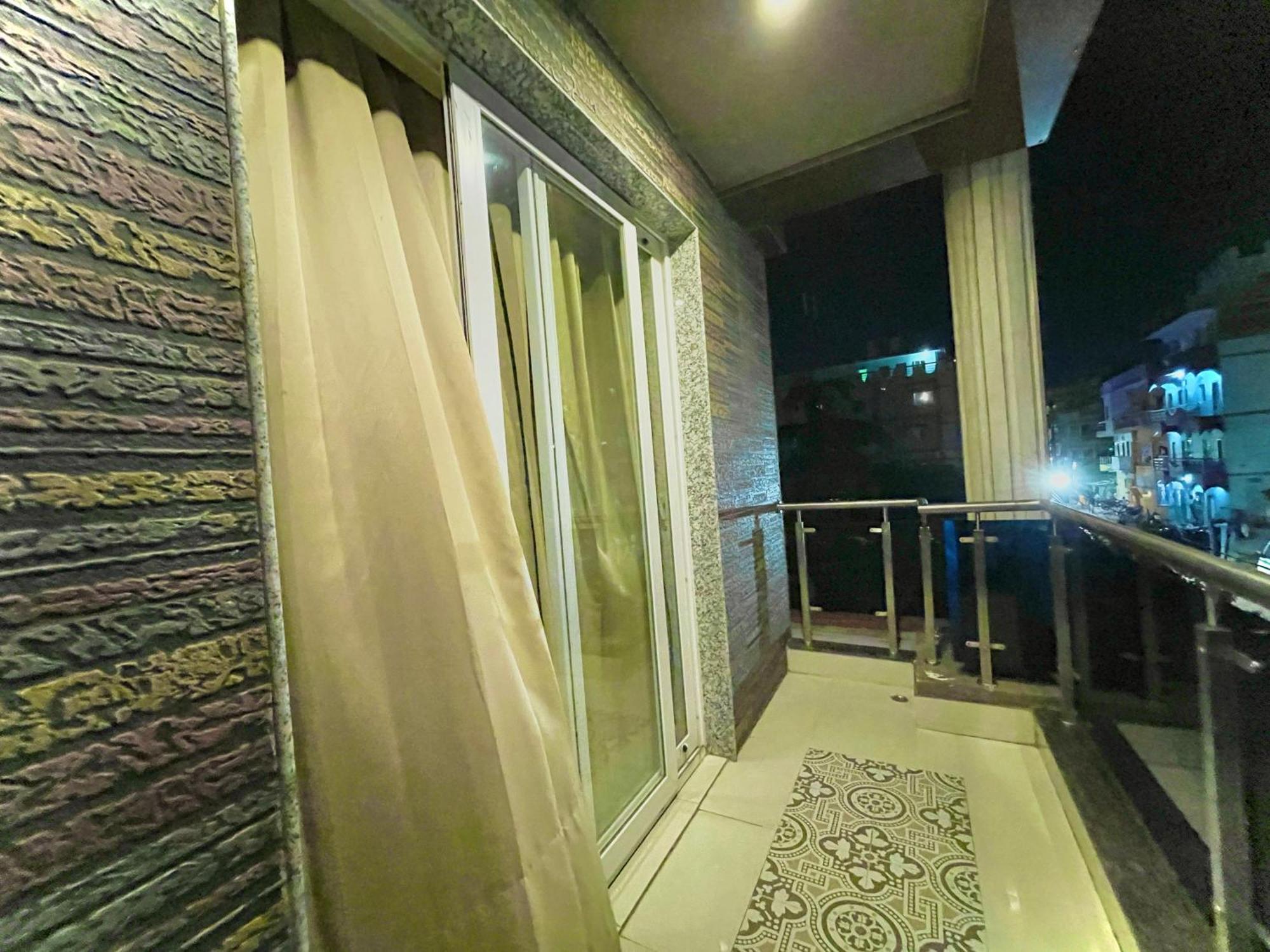 Hotel Kuber Palace ! Puri Near-Sea-Beach-And-Temple Fully-Air-Conditioned-Hotel With-Lift-And-Parking-Facility Exterior foto
